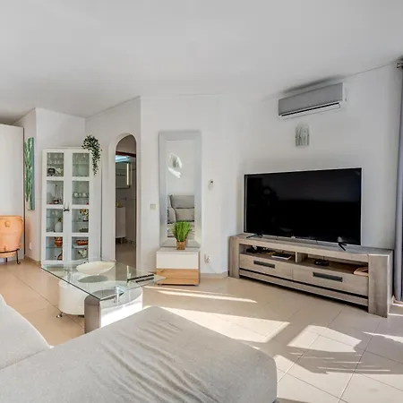 Apartment Torre Sao Rafael - Near The - By Bedzy Armacao de Pera